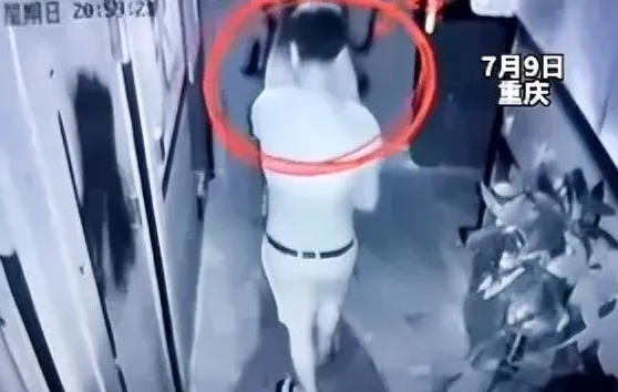 女孩称在鬼屋扮NPC被男玩家袭胸