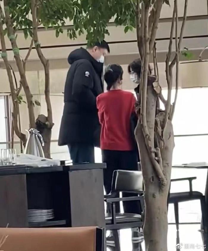 姚明一家五口被偶遇女儿身高瞩目