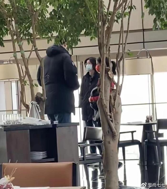 姚明一家五口被偶遇女儿身高瞩目