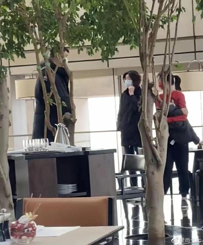 姚明一家五口被偶遇女儿身高瞩目