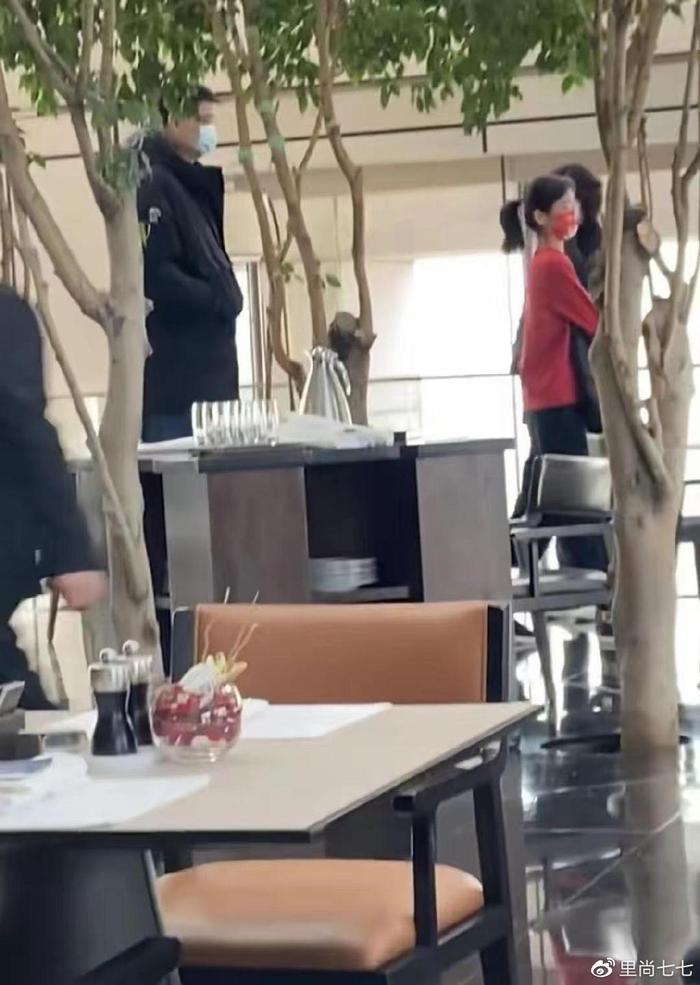 姚明一家五口被偶遇女儿身高瞩目
