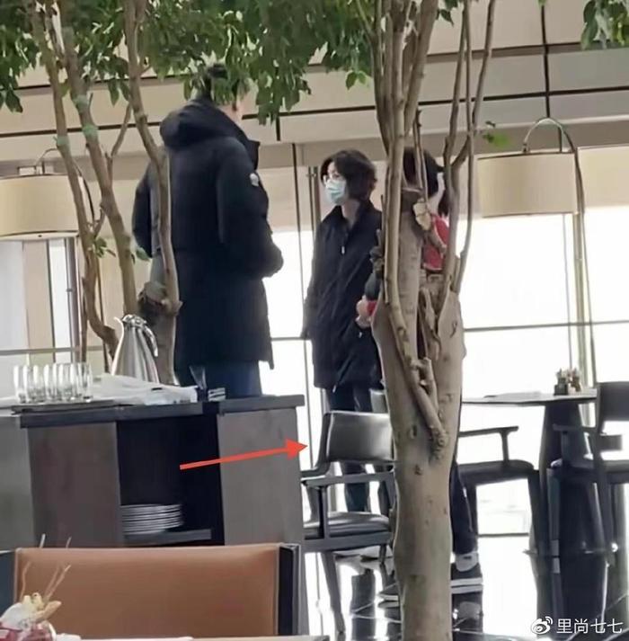 姚明一家五口被偶遇女儿身高瞩目