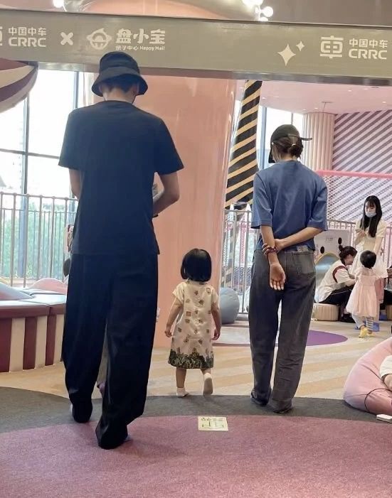 张若昀唐艺昕合体采访