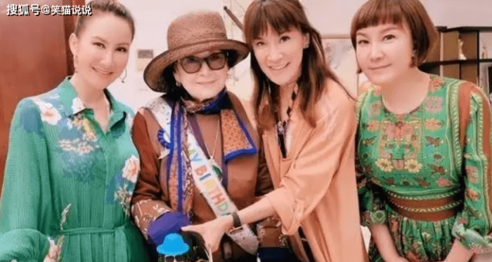 李玟两姐姐到殡仪馆处理后事