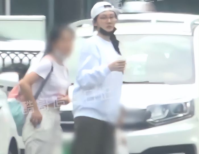 苗苗现身月子中心