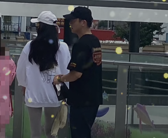 苗苗现身月子中心