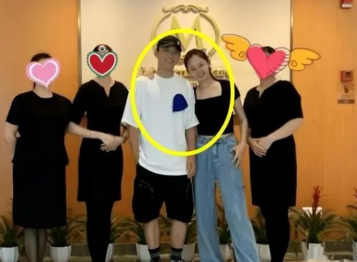 苗苗现身月子中心
