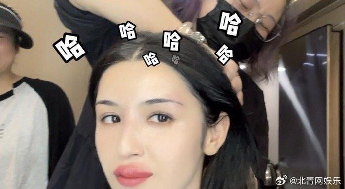 我想任何人都无法拒绝这么可爱的哈妮克孜了……