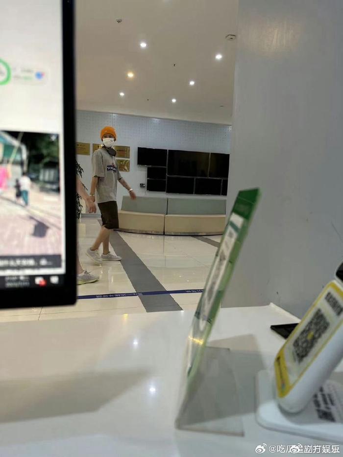 鹿晗做康复治疗