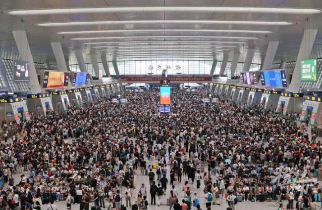 7月20日起儿童乘火车须带身份证件一名成年人仅限携带一名儿童
