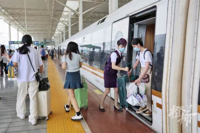 7月20日起儿童乘火车须带身份证件一名成年人仅限携带一名儿童