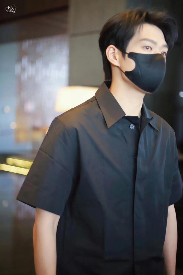 魏大勋你好星期六上班路透，支棱起来的样子也太帅了吧……