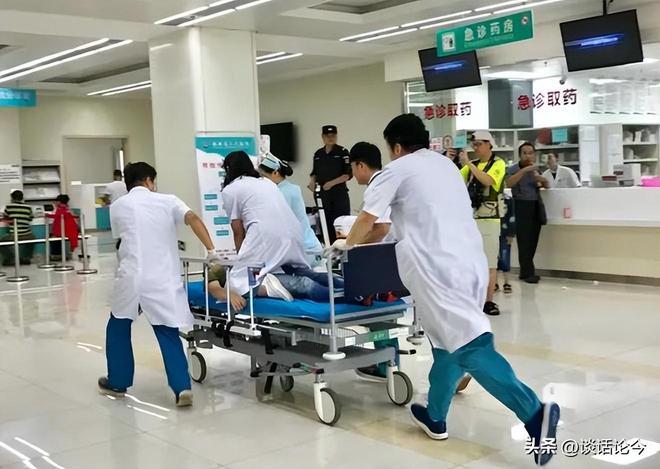 妈妈将电扇让给孩子被热死