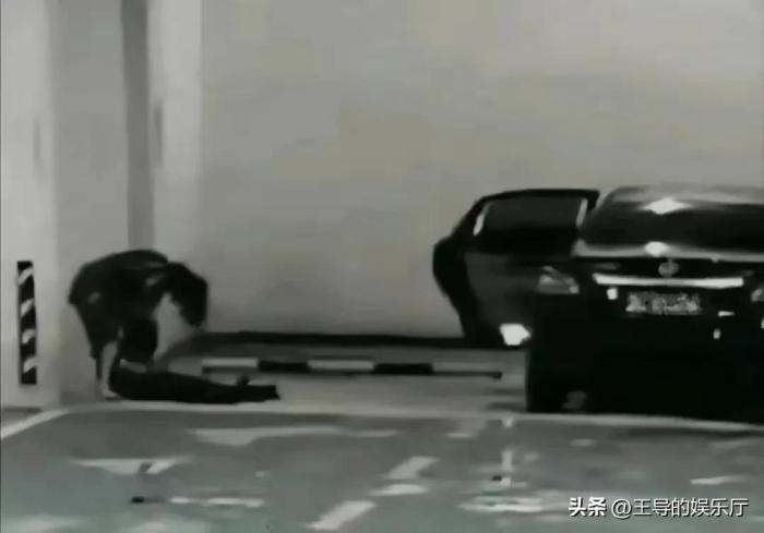 54岁副局长和34岁女副处长加班谈工作后，下车时提裤意外脑溢血！