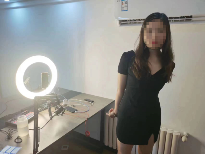 女主播被要求5天内恋爱专骗痴情男