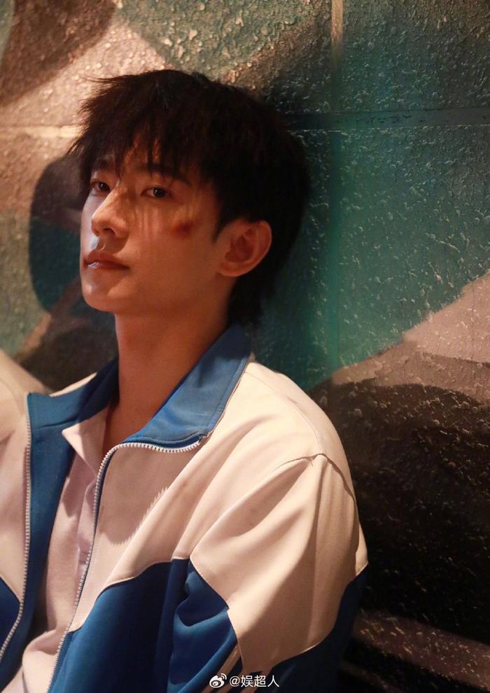 杨洋一口气发了八条动态