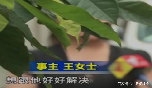 5旬老汉求爱妙龄美妇，遭拒之后强行侵犯，拿不雅照威胁屡次得逞