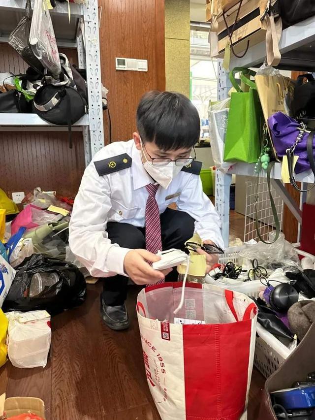 虹桥站遗失物品爆仓
