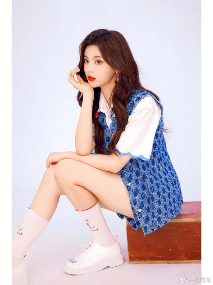张杰演唱会南京举行，杨超越温暖现身，感恩的小仙女！
