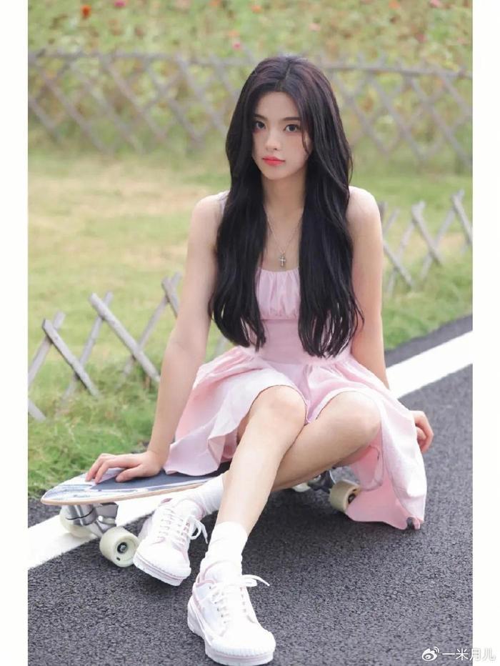 张杰演唱会南京举行，杨超越温暖现身，感恩的小仙女！