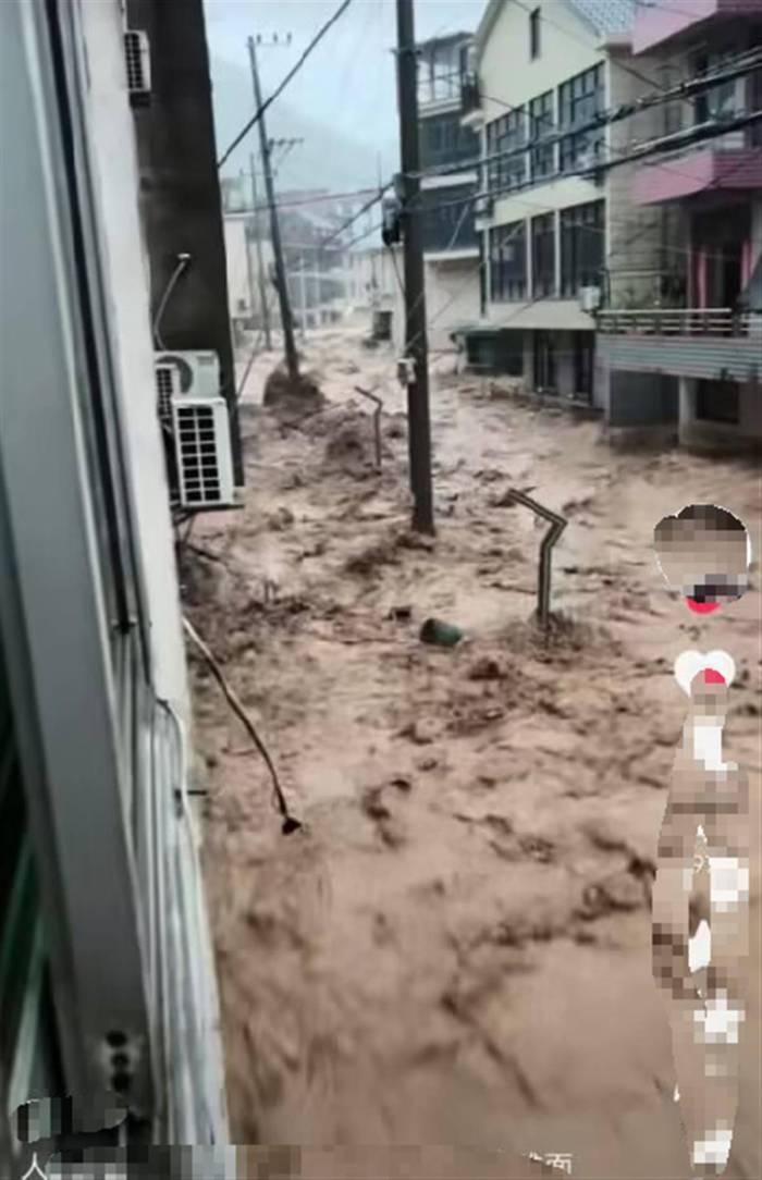 浙江杭州富阳暴雨引发洪水，致5人身亡2人失联，当地多部门正展开搜救

