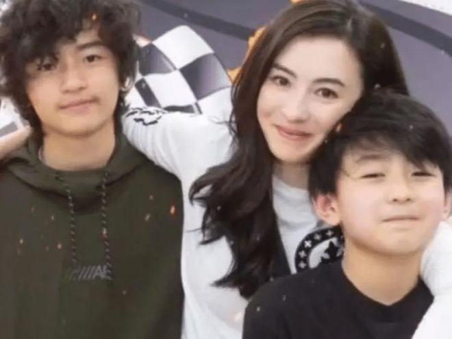 突发！港媒曝谢贤病危入ICU，强打精神交代后事，谢霆锋紧急返港