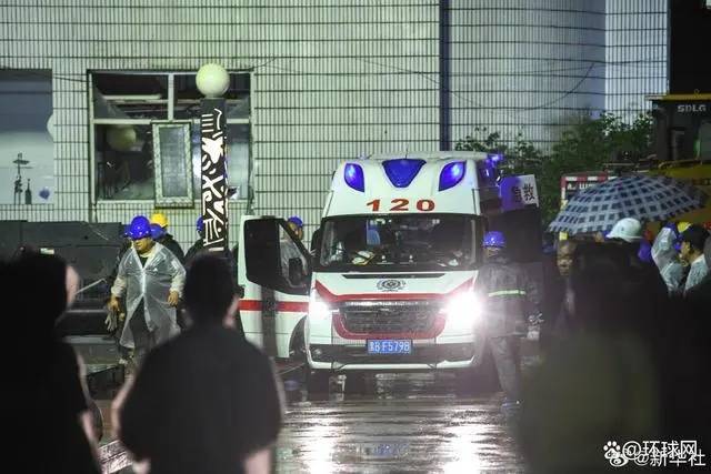 齐齐哈尔体育馆坍塌已致10人死亡