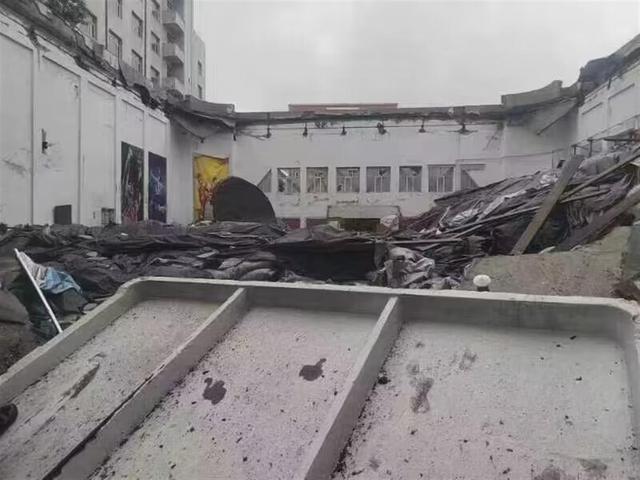 坍塌体育馆救出11人