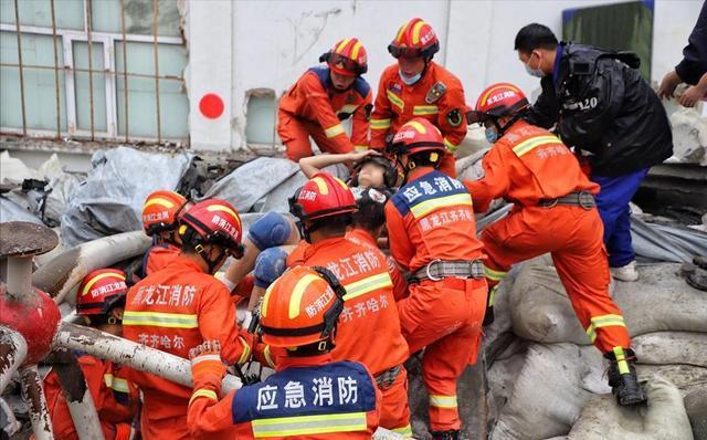 坍塌体育馆救出11人