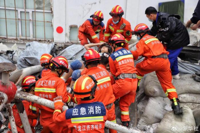 齐齐哈尔坍塌事故搜救结束，救援人员：现场发现成包的珍珠岩