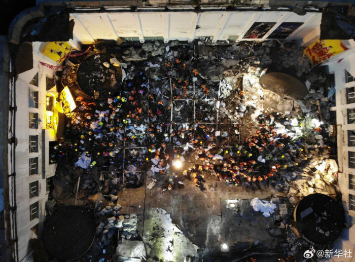 体育馆屋顶坍塌是11个家庭的坍塌