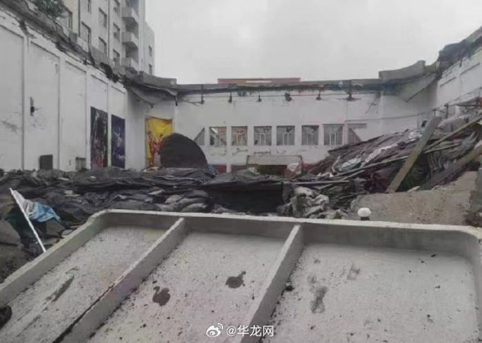 体育馆屋顶坍塌是11个家庭的坍塌