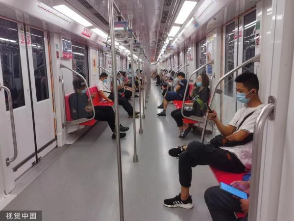 南京地铁通报乘客车厢喝水被罚