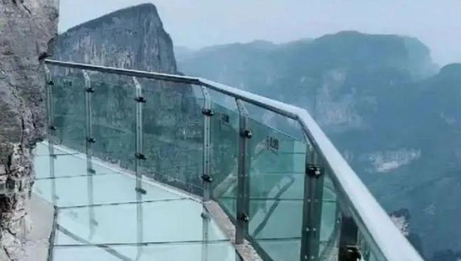 官方通报男子在张家界坠崖系自杀