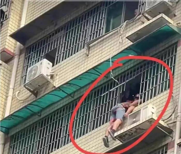 原创
湖南衡阳一男子安装空调发生意外，被电击身亡，年龄只有三十多岁

