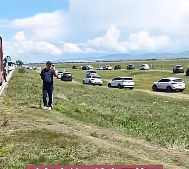 老太国道搭帐篷致堵车路人理论被打