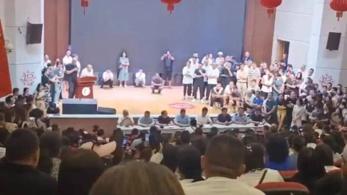 陕西延安处理“考8分事件”：退还违规收费2000余万，重组高中领导班子

