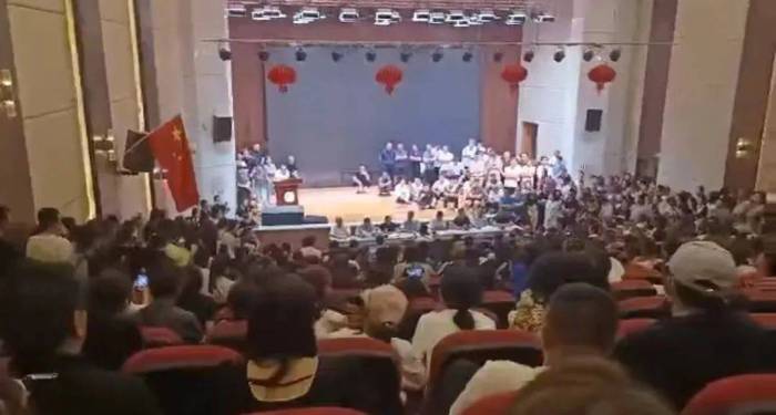 陕西延安处理“考8分事件”：退还违规收费2000余万，重组高中领导班子

