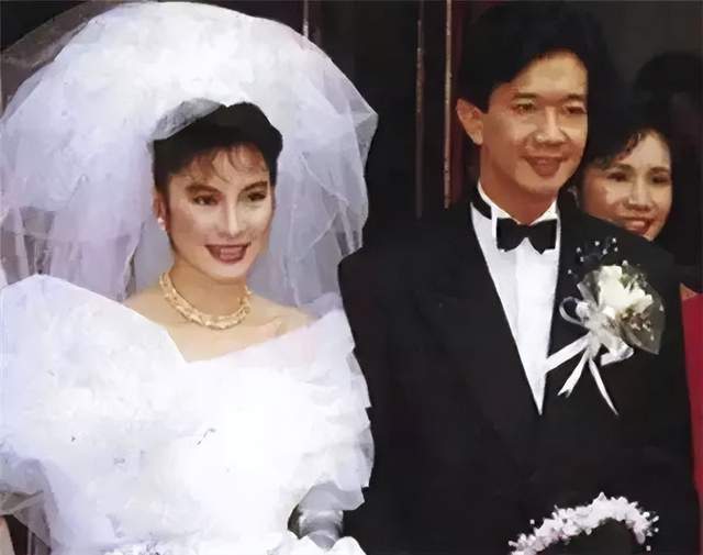 杨紫琼与相恋19年男友结婚