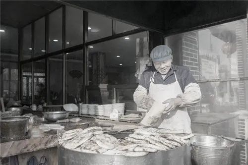 18年前南京投毒案：嫉妒邻居生意好，大饼店老板毒倒300多人