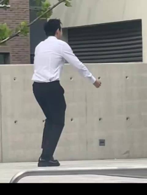 李现和吴彦姝又见面了，两个人跑着拥抱太感动了……