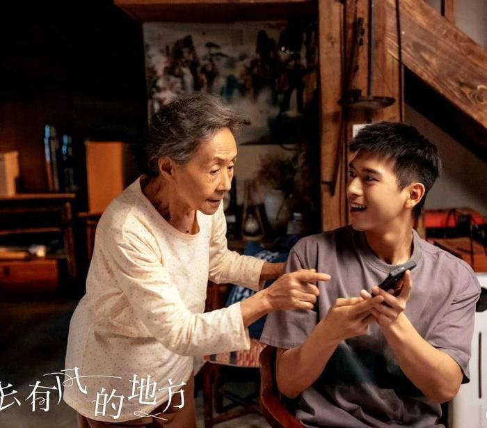 李现和吴彦姝又见面了，两个人跑着拥抱太感动了……