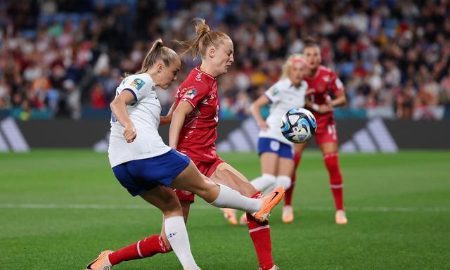 女足世界杯英格兰1-0丹麦两连胜