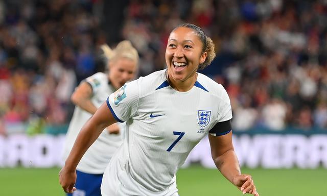 女足世界杯英格兰1-0丹麦两连胜
