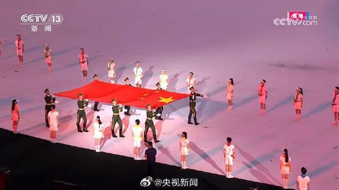 大运会开幕56个民族同唱歌唱祖国