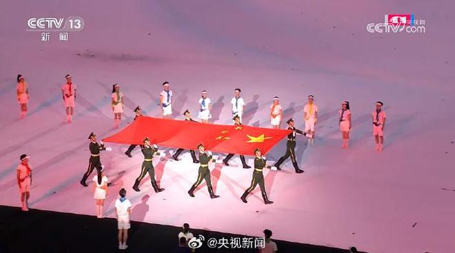 大运会开幕56个民族同唱歌唱祖国