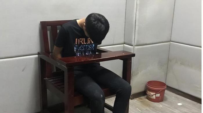 残忍！青岛三名学生强奸同学的漂亮母亲，母子二人双双殒命！