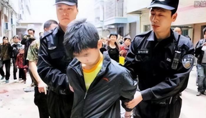 残忍！青岛三名学生强奸同学的漂亮母亲，母子二人双双殒命！