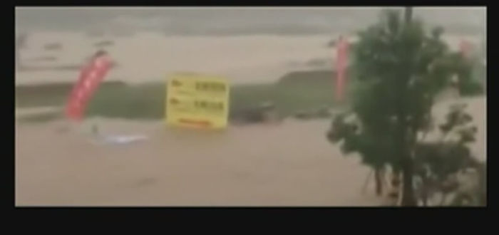 福建局地突发山洪网友拍下恐怖瞬间