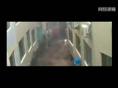 福建局地突发山洪网友拍下恐怖瞬间